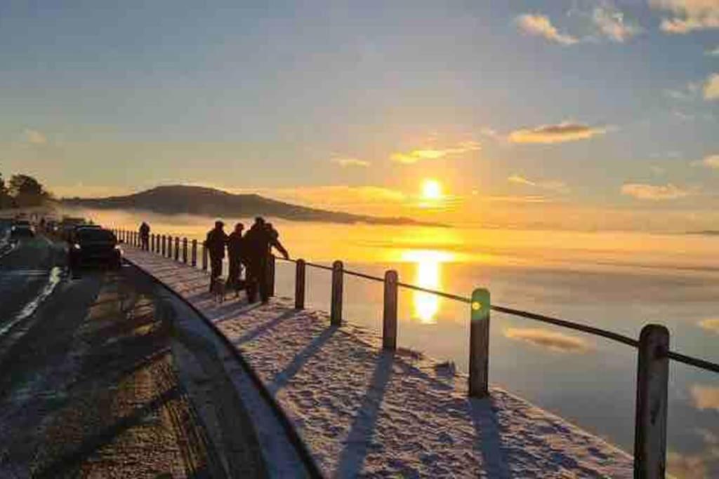 Watersedge Retreat, Views, Sunsets, Dogs Welcome Sandside  Екстериор снимка