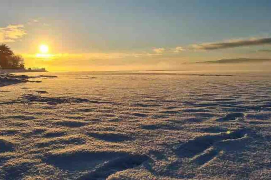 Watersedge Retreat, Views, Sunsets, Dogs Welcome Sandside  Екстериор снимка